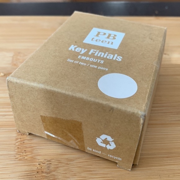 Pottery Barn Teen NIB Set of 2 Antique White Key Window Embouts Finials - Picture 3 of 9